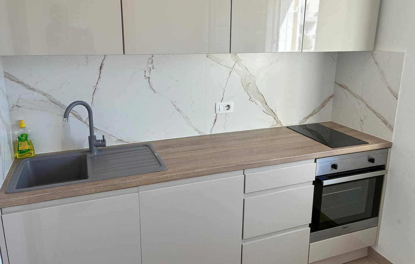 Foto 6 von 20: Apartment mit Meerblick, Pool, Terrasse und nur wenige Schritte vom Strand entfernt