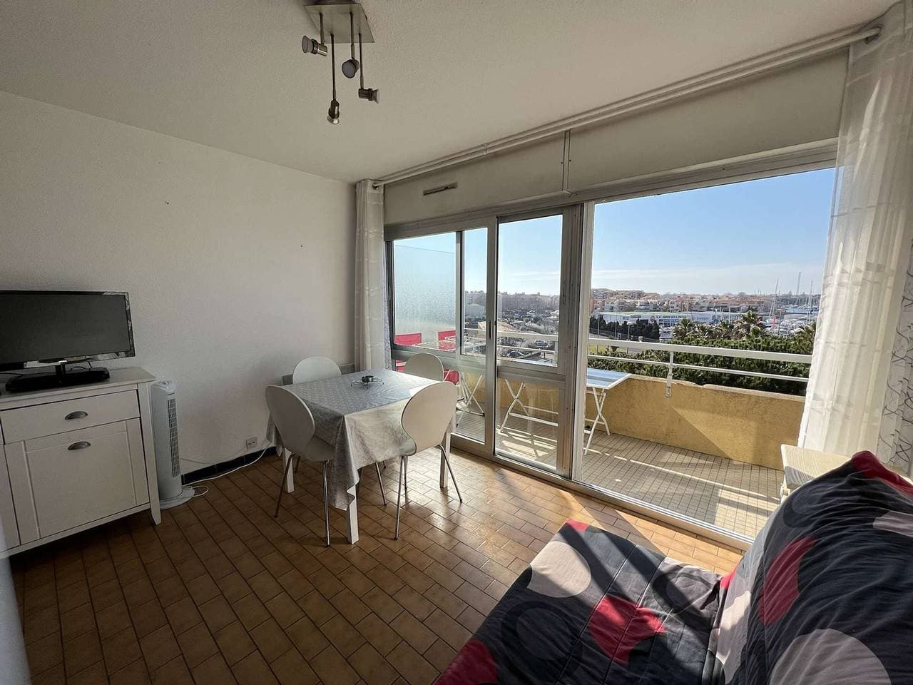Foto 6 von 10: T2-Wohnung mit Aufzug, Waschmaschine, Parkplatz und Terrasse in Strandnähe
