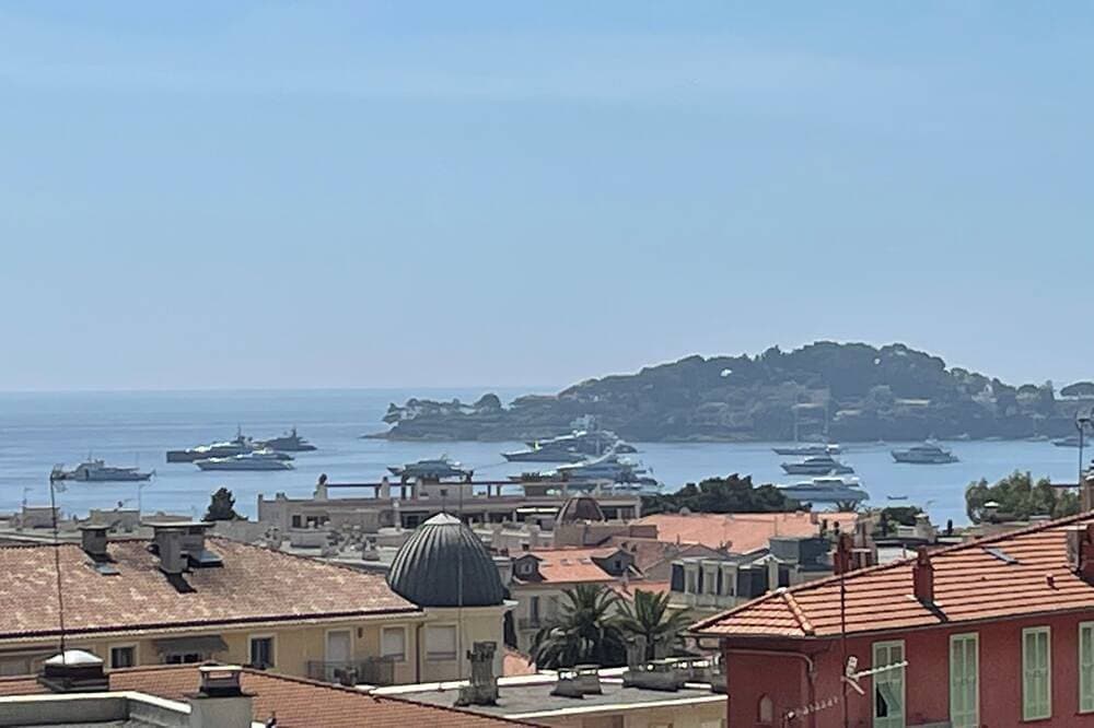 Foto 10 von 21: Penthouse for 2, top location, sea view, parking, elevator, air conditioning.
