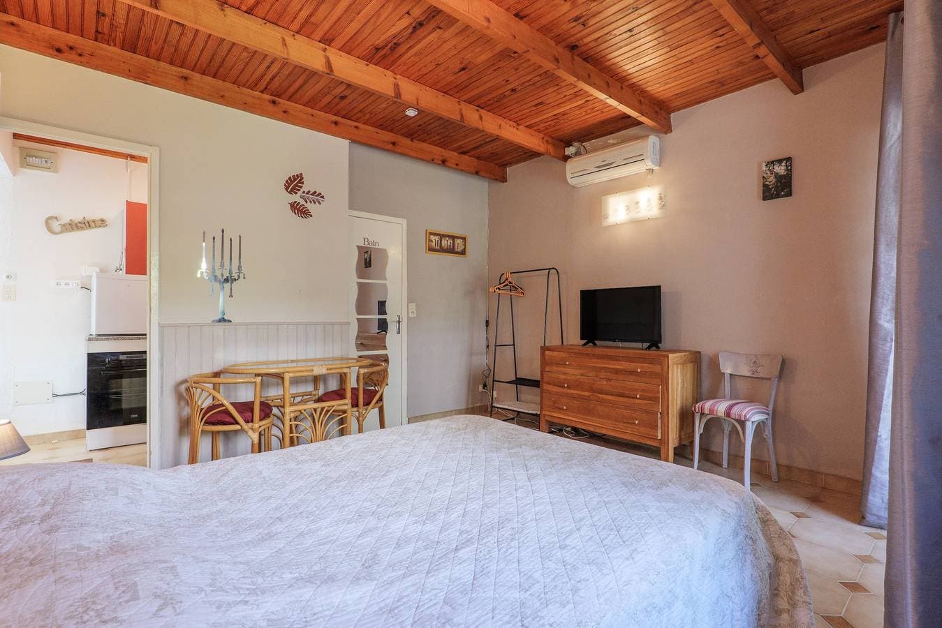 Foto 11 von 24: Gîte „Les Combes“ mit Gemeinschaftspool, WLAN und Klimaanlage