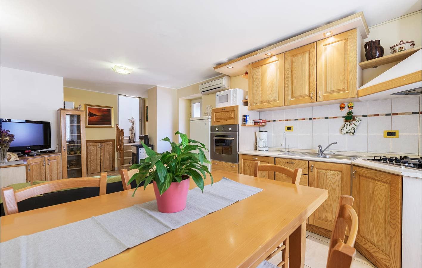 Foto 4 von 23: Charmante Ferienwohnung mit Terrasse, 2 km von der Küste und 100 m vom Restaurant entfernt