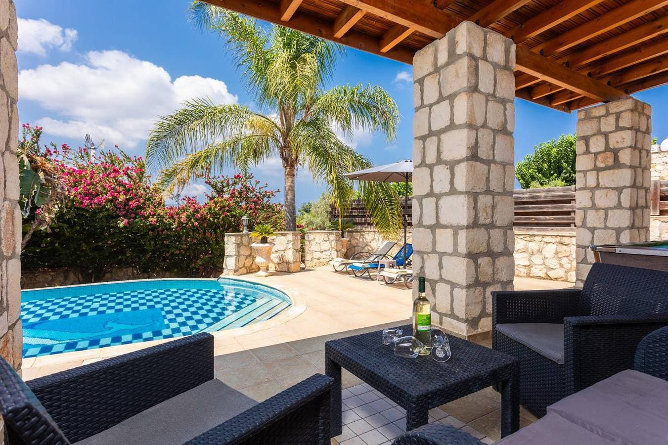 Foto 8 von 25: Villa für 6 Personen mit Balkon