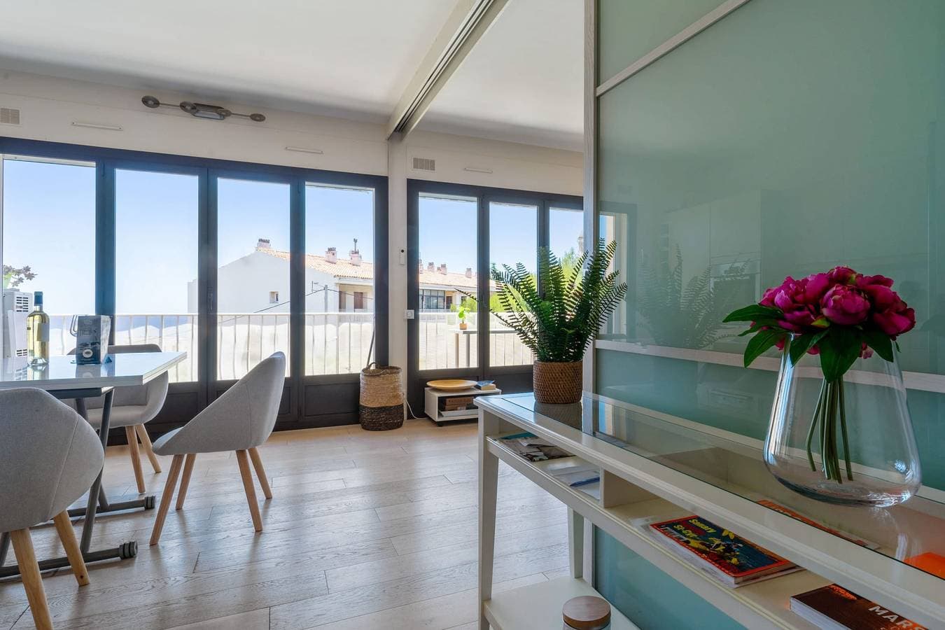 Foto 2 von 12: Wunderschöne und helle Wohnung mit Balkon und Meerblick in Cassis - Welkeys