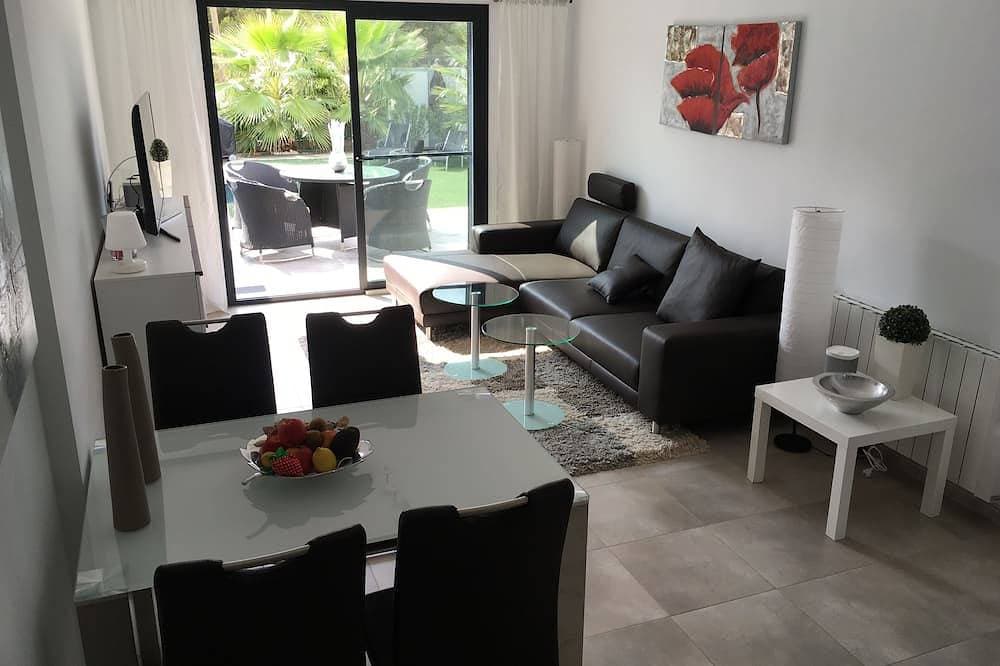 Foto 10 von 24: Moderner Bungalow mit beheiztem Pool, 50m vom Meer - Whirlpool -