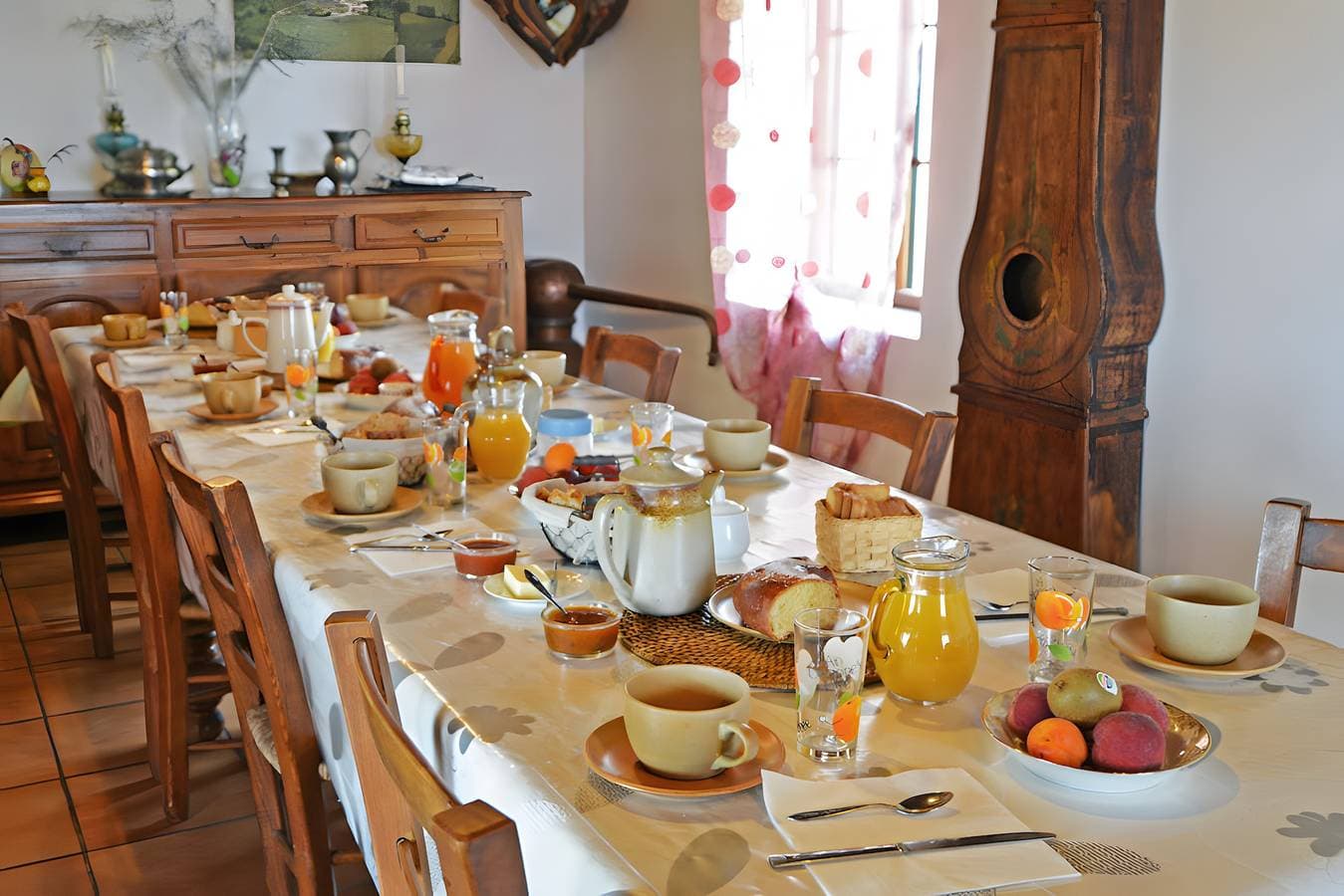 Foto 13 von 16: Bed & Breakfast „Chambre La Bleuet“ mit Bergblick, Gemeinschaftspool und WLAN