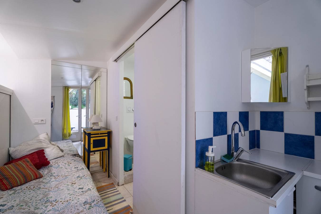 Foto 7 von 19: Studio-Apartment 100 m vom Strand mit privater Terrasse, WLAN und Klimaanlage