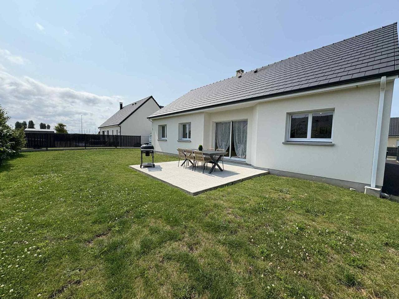 Foto 9 von 26: Three-Bedroom House