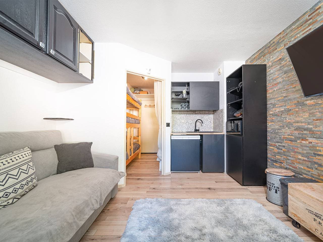 Foto 6 von 15: Gemütliches Studio-Apartment mit Balkon und Küche