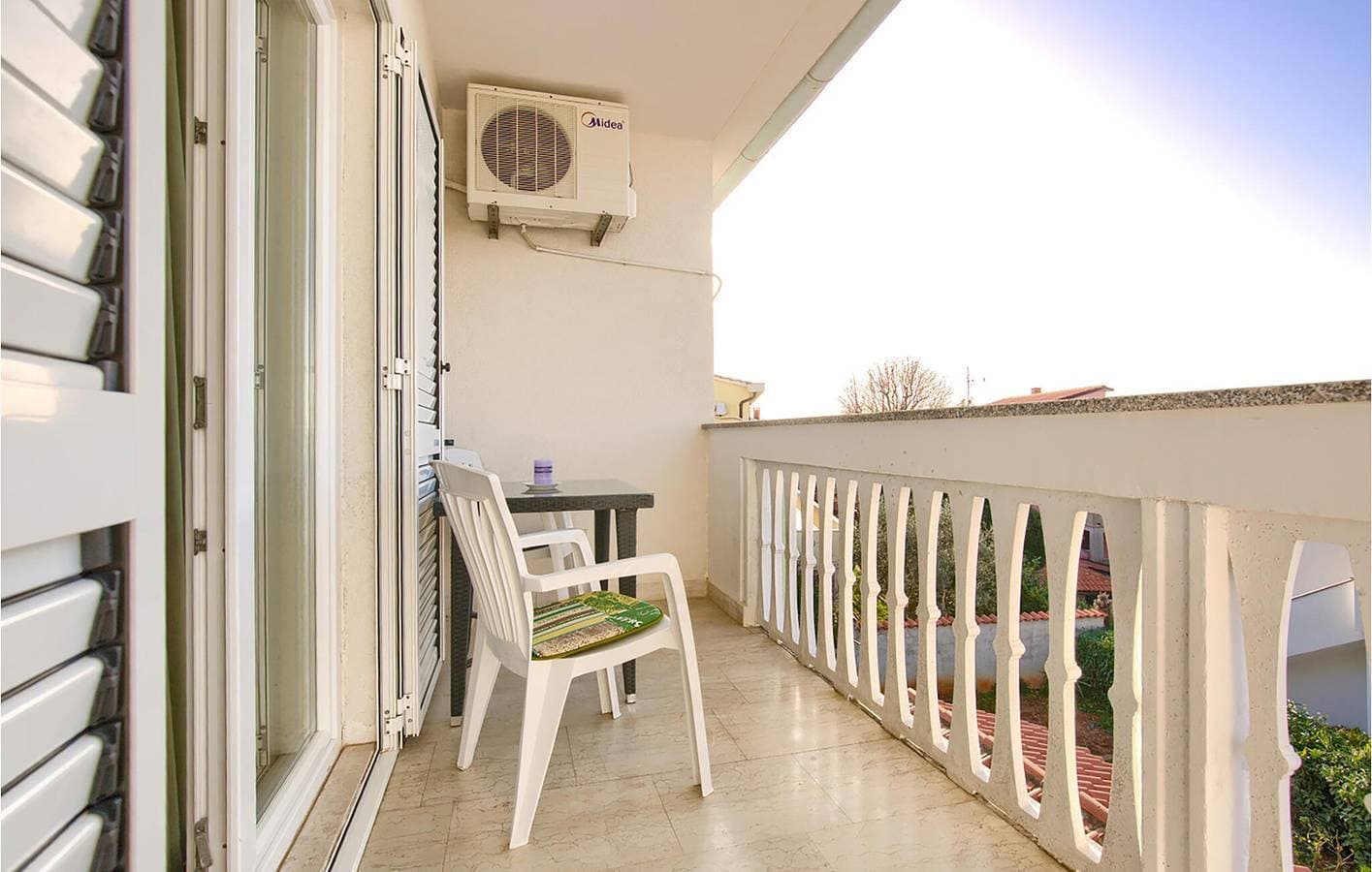 Foto 6 von 11: Gemütliche Ferienwohnung mit Terrasse, Klimaanlage und WLAN in der Nähe des Strandes Havajka