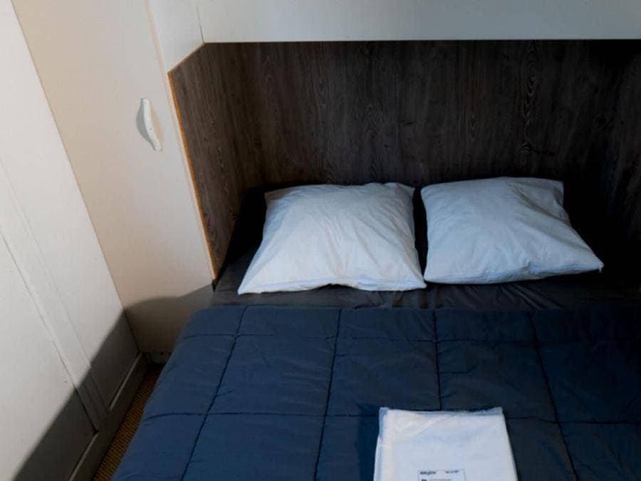 Foto 10 von 40: Camping Village de Reneville - Chalet 2 personen - Chalet Komfort - 20m² - 1 Zimmer