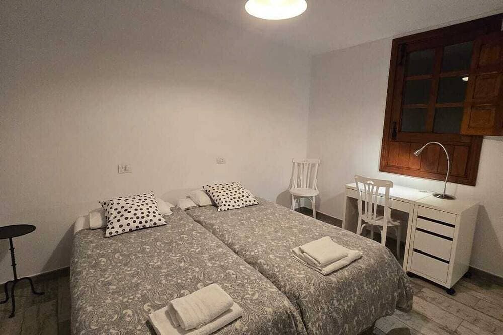 Foto 5 von 30: Zwei Barrancos (3). - 1 Schlafzimmer mit Doppelbett, Wohnküche, Schlafsofa, Badezimmer. Pool