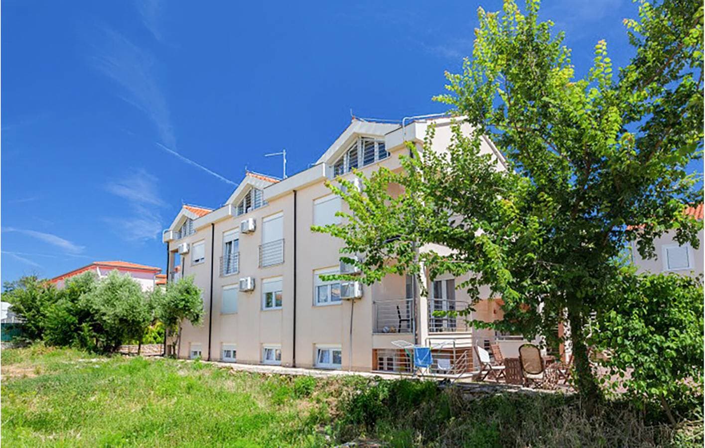 Foto 2 von 15: Apartment mit Panoramablick, WLAN und Parkplatz in der Nähe des Strandes Bijela