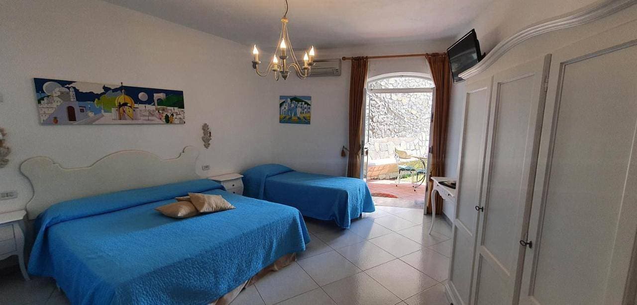 Foto 4 von 9: Double Room with Private Bathroom