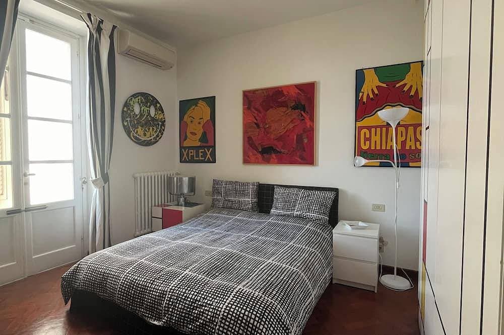 Foto 2 von 26: Artemare room rentals located right in front of the promenade and the sea.