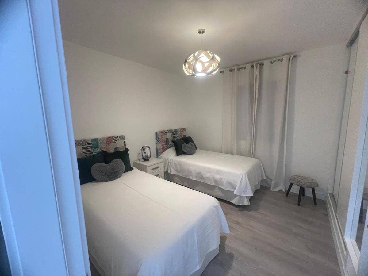 Foto 5 von 42: Two-Bedroom Apartment