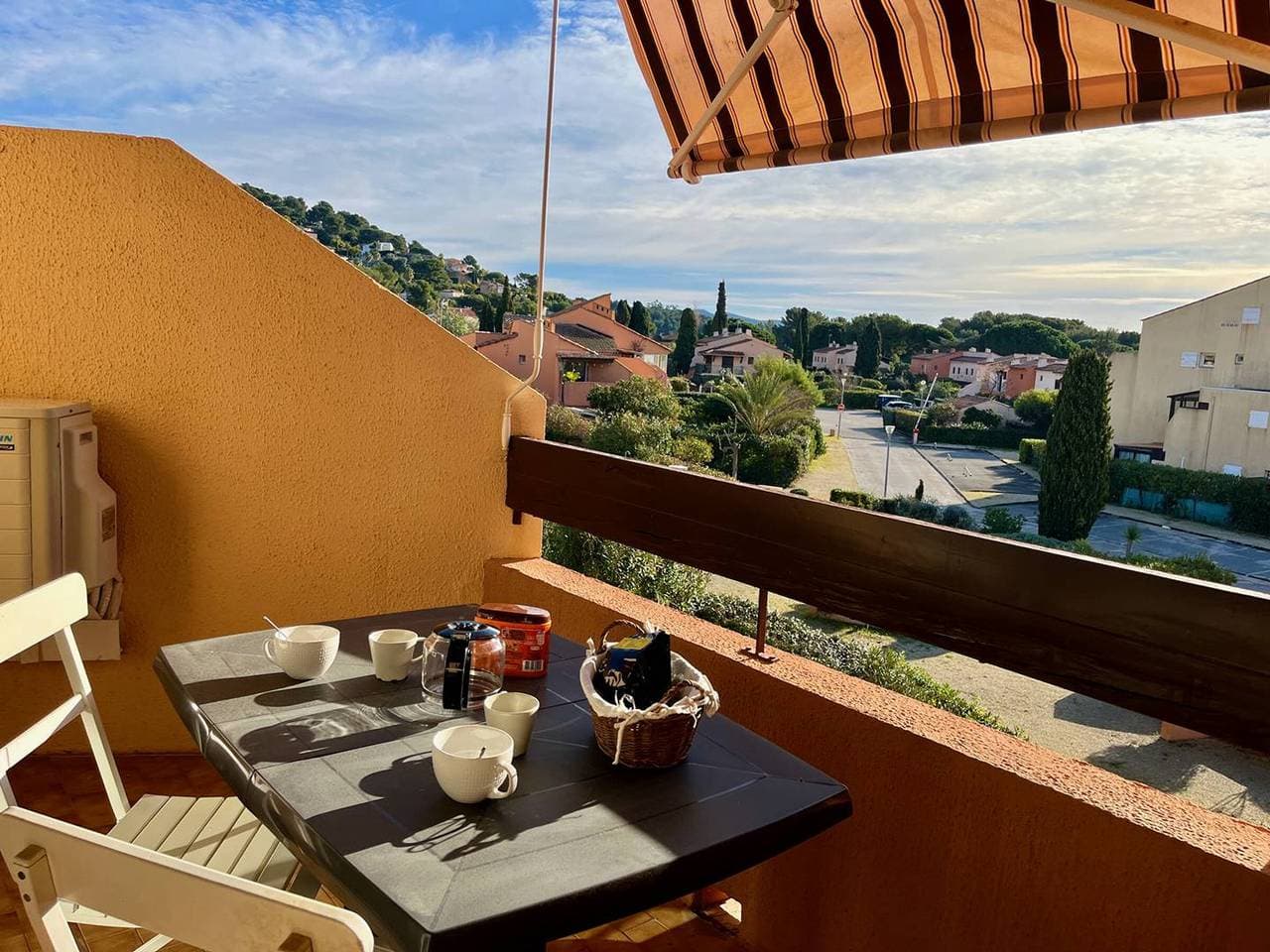 Moderne 2-Zimmer-Wohnung mit Balkon und Parkplatz in La Londe-les-Maures 1