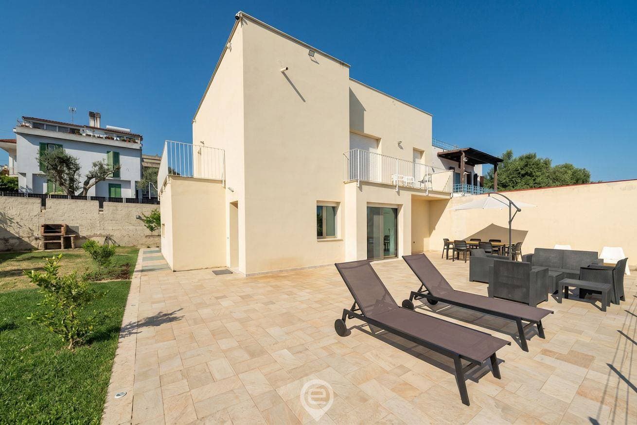 Foto 2 von 55: Villa für 7 Personen mit Balkon/Terrasse