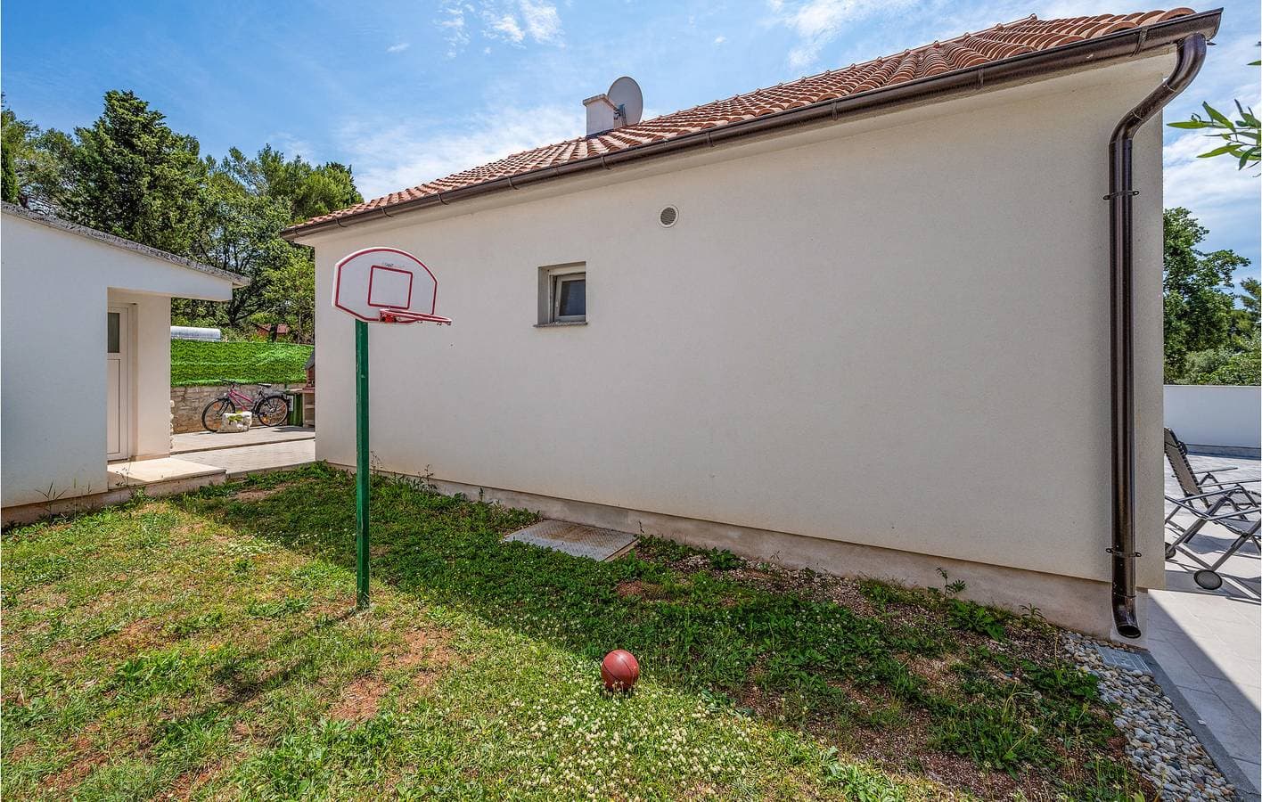 Foto 10 von 31: Gemütliche 1-Zimmer-Wohnung mit Pool und Strandzugang in Fažana