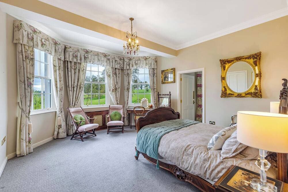 Foto 5 von 30: 6 Bedroom house in Castle Leslie's Village Square, Glaslough