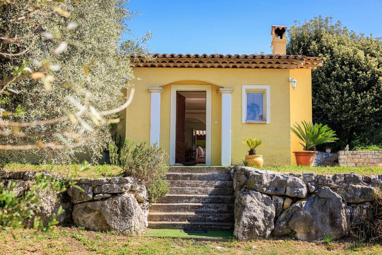 Foto 3 von 5: Villa