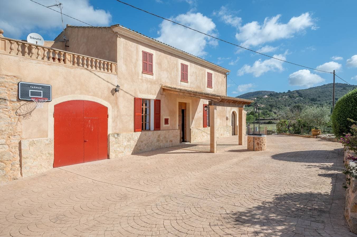 Foto 4 von 25: Mallorquinische Finca Ses Comes de Son Cladera mit privatem Pool und Bergblick