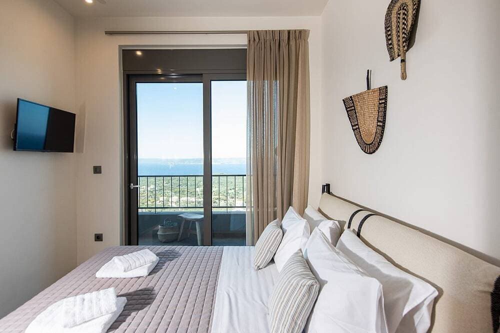 Foto 4 von 24: Villa Aurivis, Divine Sea Views, Private Infinity Pool, Furnished Terrace,.