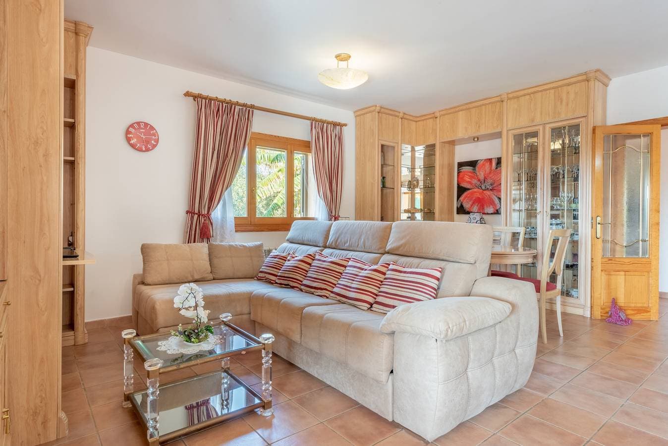 Foto 8 von 27: Gemütliches Ferienhaus "Solluna" mit WLAN, Pool, Terrasse und Garten mit Blick auf die Berge