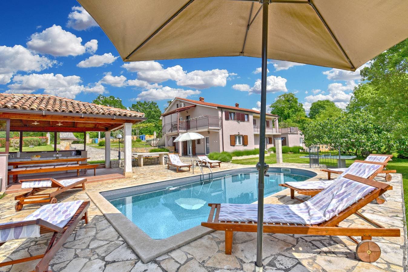 Foto 2 von 37: Ferienhaus für 7 Personen mit Terrasse