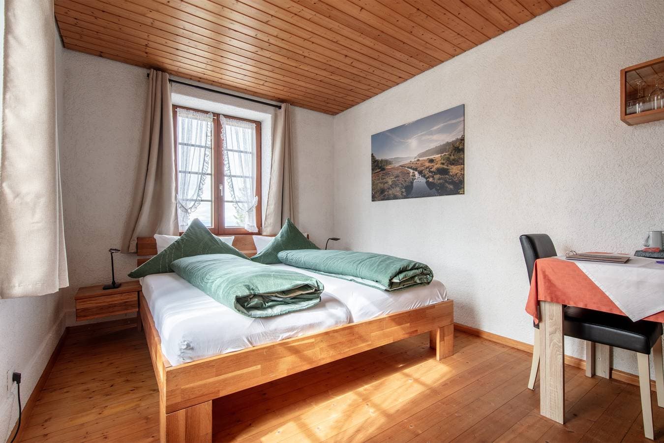 Foto 9 von 13: Gästehaus Kaltenbach - Doppelzimmer mit Dusche und Wc
