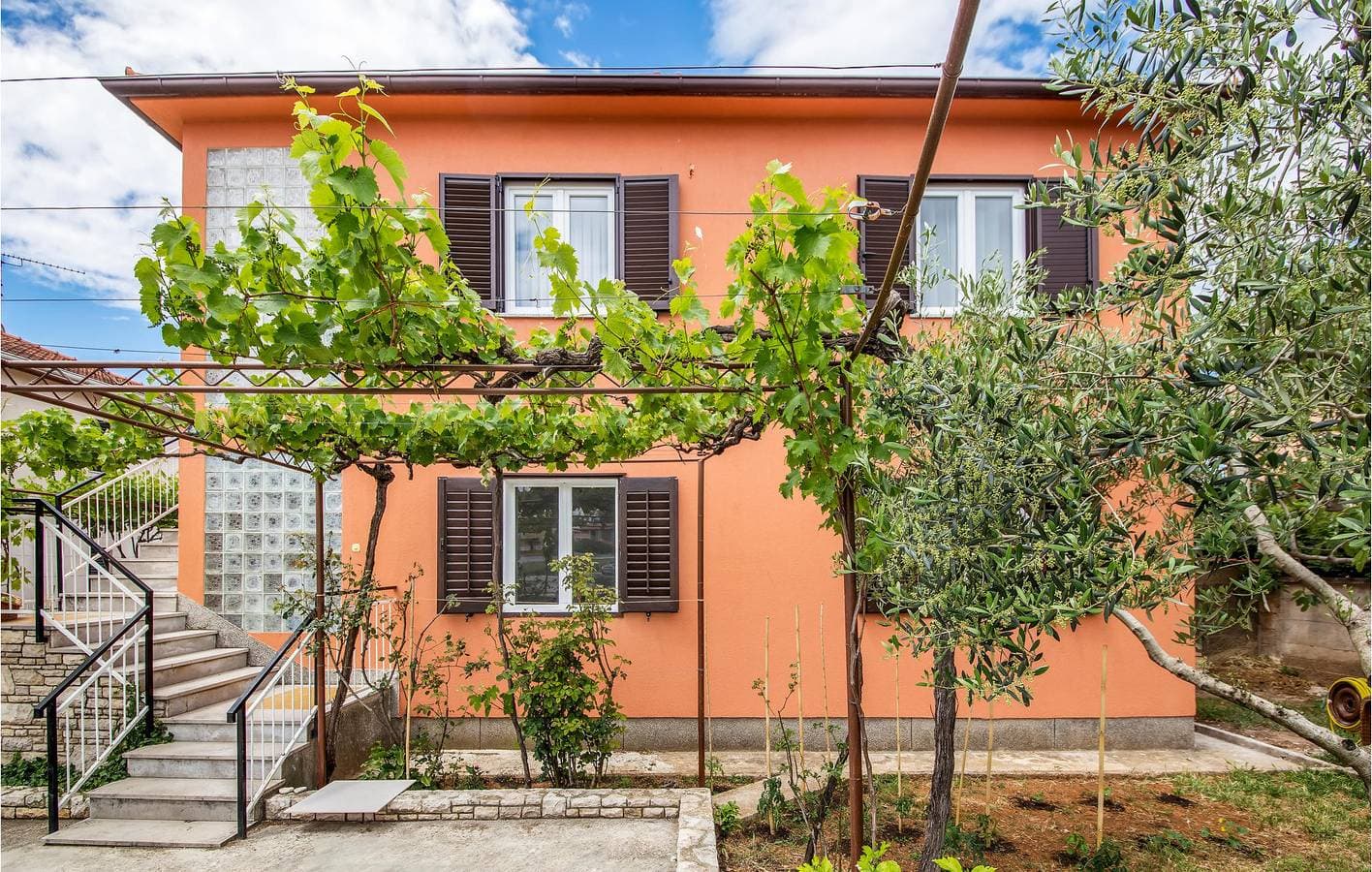 Foto 3 von 28: Apartment am Meer mit Terrasse, WLAN und in der Nähe von Restaurants – Peroj