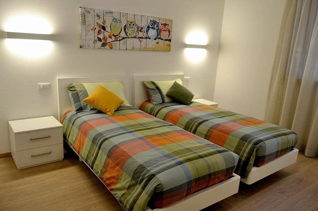 Foto 4 von 42: Three-Bedroom Apartment with Balcony