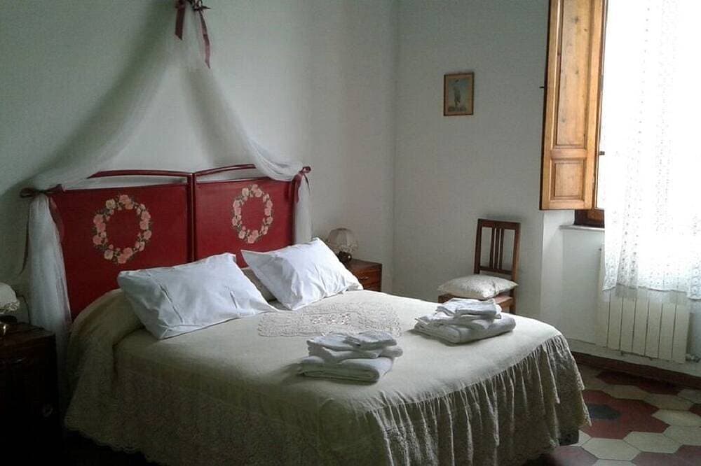 Foto 7 von 30: Schmetterlingshaus. Wohnung in der Villa. Gemeinschaftspool und großer Park