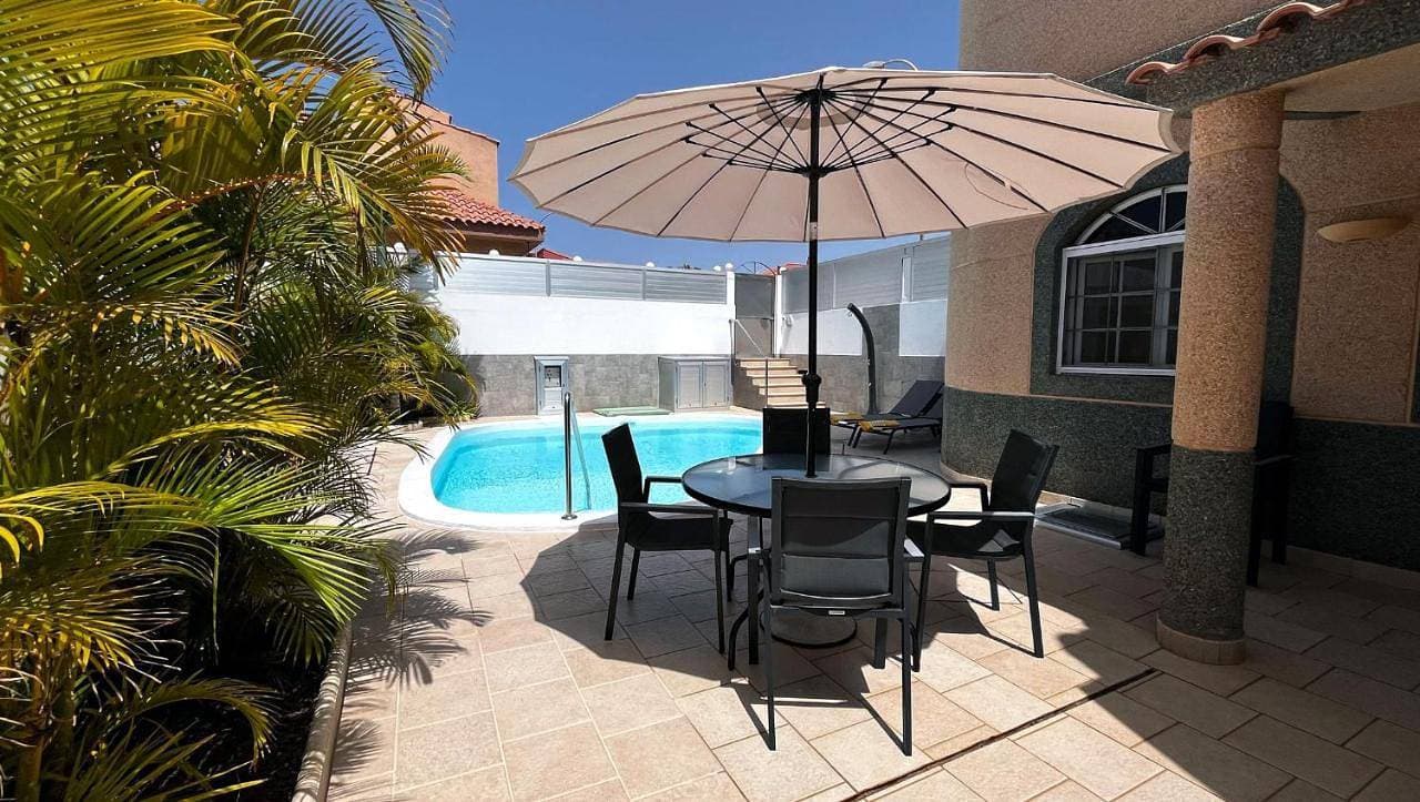 Foto 4 von 42: Villa with Private Pool