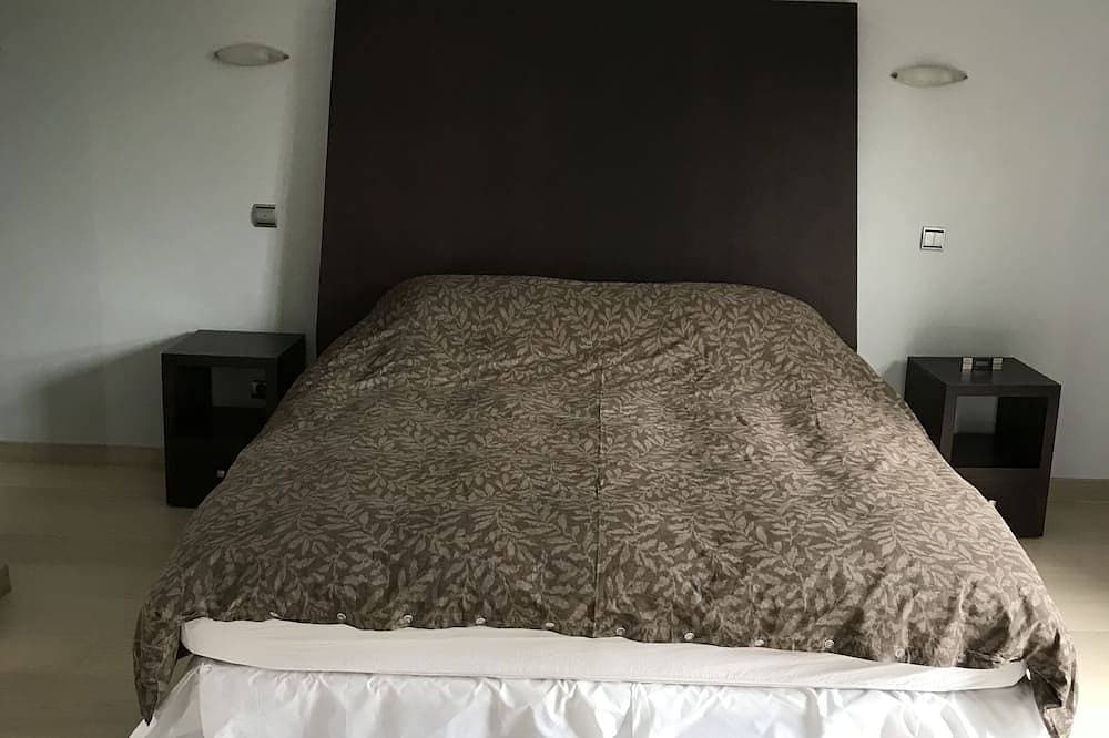 Foto 3 von 30: Moderne Villa mit 3 Schlafzimmern in der Nähe von Puerto Banus und Marbella - 1 Block vom Strand entfernt