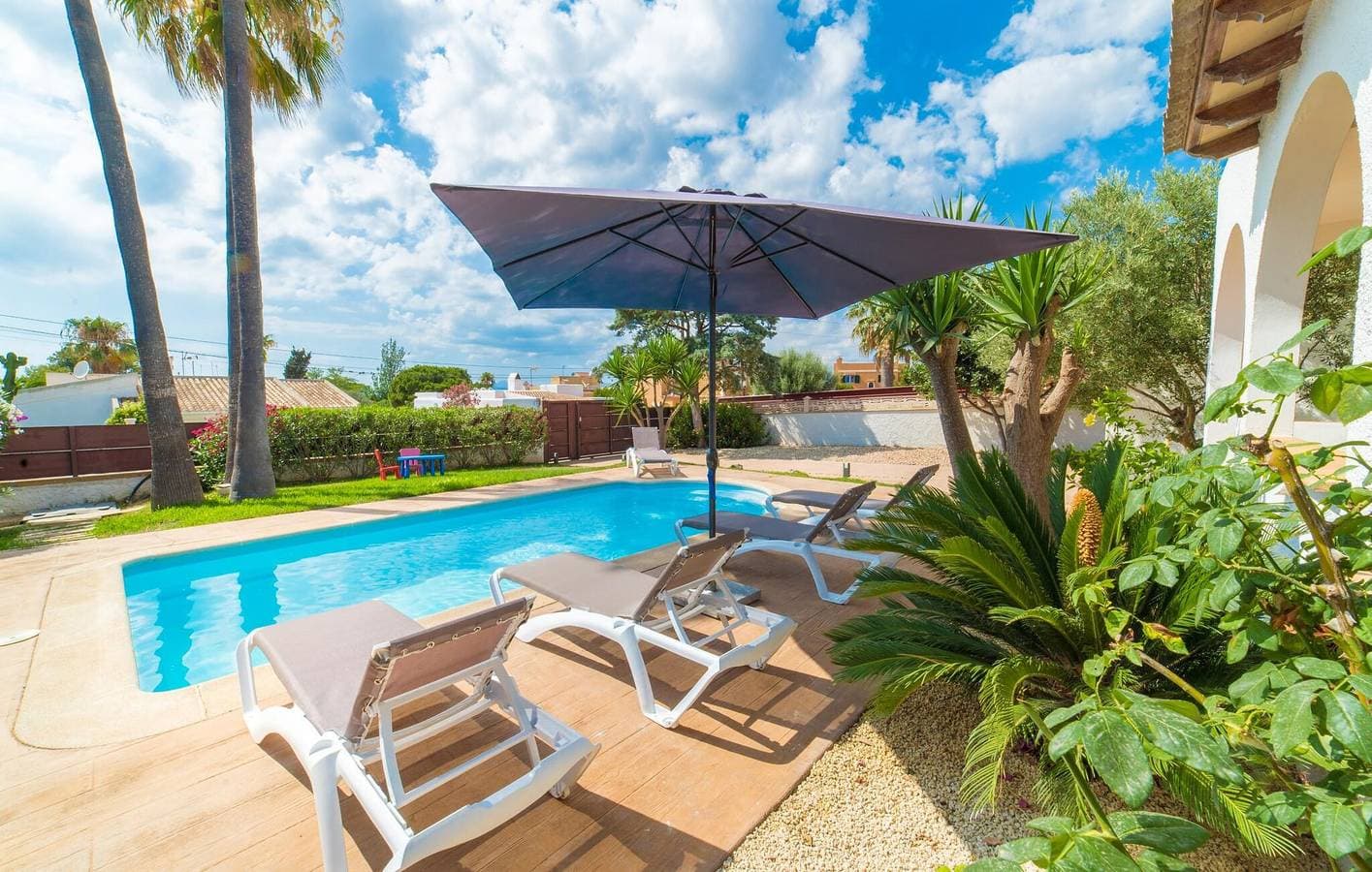 Foto 12 von 46: Rückzugsort mit Meerblick, Pool und Grill, 2 km zum Strand und in der Nähe von Restaurants