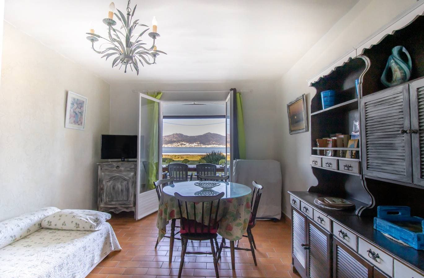 Foto 3 von 27: Studio „Pieds dans l’eau“ mit Meerblick und privater Terrasse
