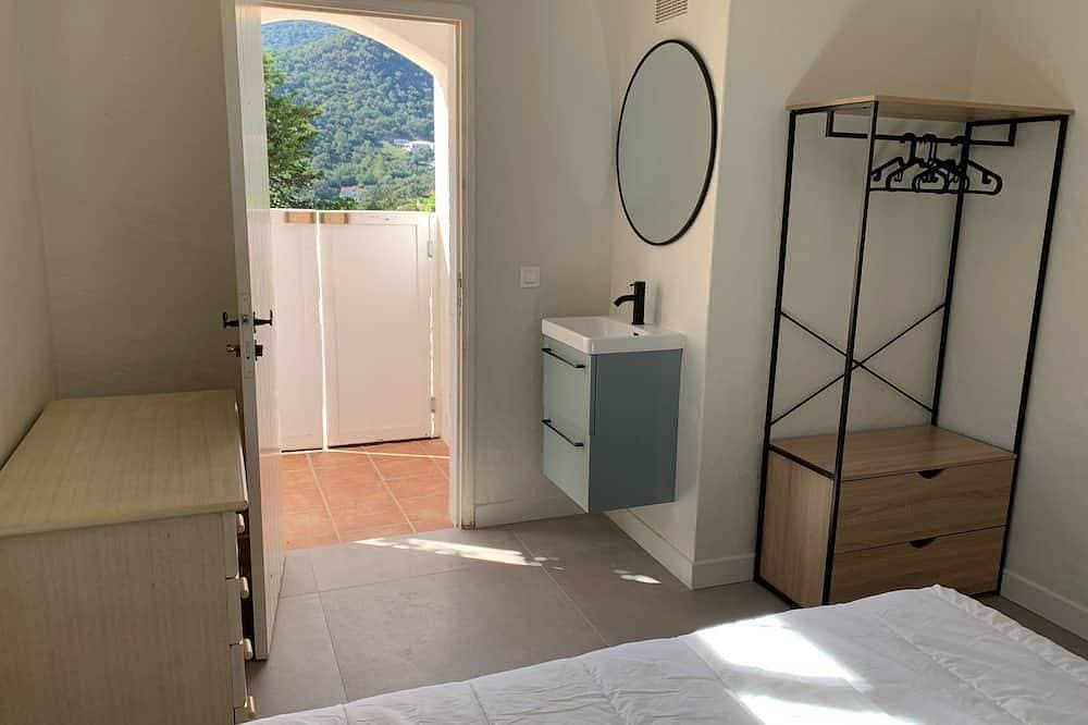 Foto 10 von 30: 5- or 6-bedroom villa, quiet location, 5-minute walk from Canadel Beach, heated pool
