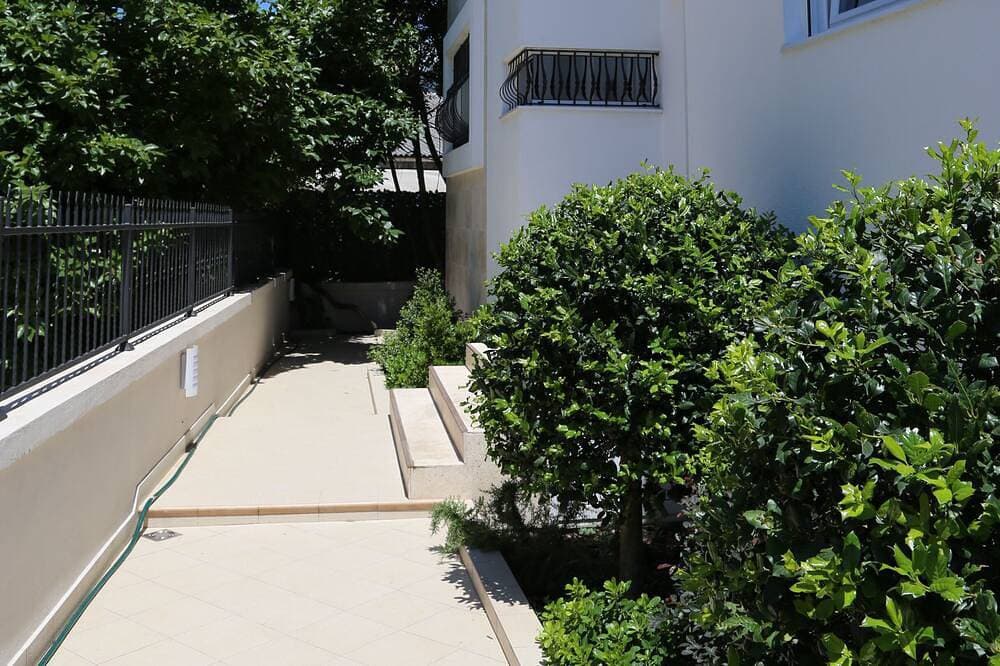 Foto 5 von 8: Neue moderne 1-Bett-Wohnung im alten Hafen von Tivat in der Nähe von Porto Montenegro