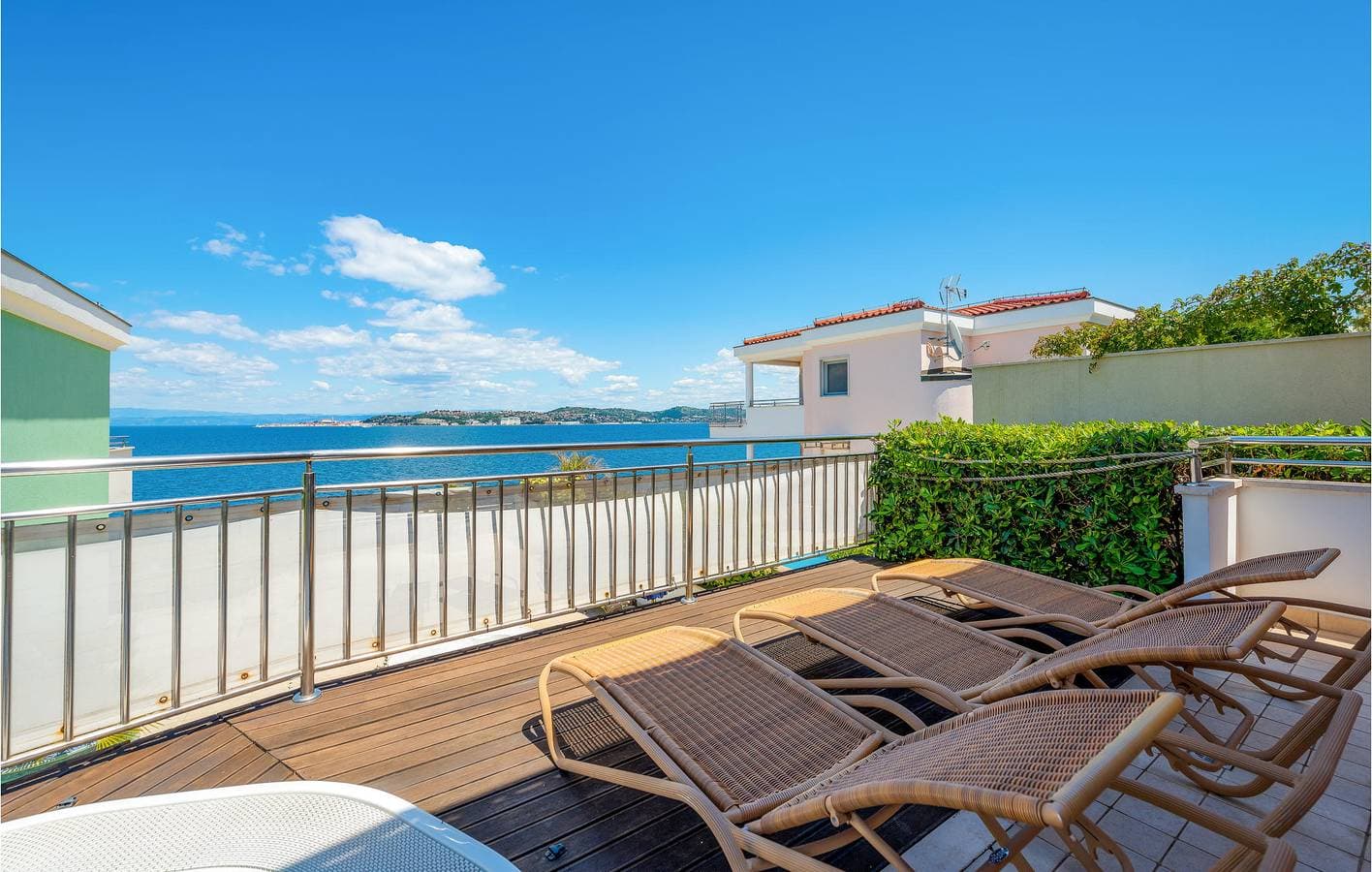 Foto 8 von 37: Ferienwohnung mit Meerblick, Pool, WLAN und Terrasse in der Nähe des FKK-Strandes Kanegra