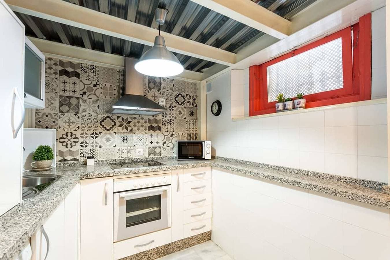 Foto 8 von 24: Maisonettewohnung 'Dúplex con Encanto en el Centro Histórico de Sevilla' mit WLAN, Klimaanlage und voll ausgestatteter Küche