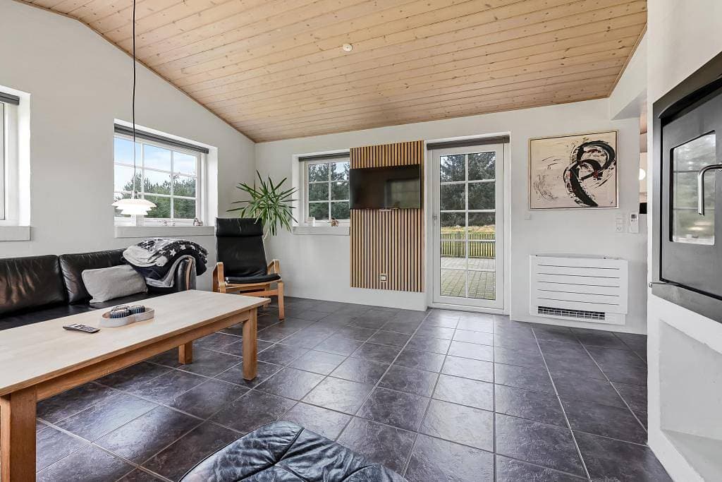 Foto 9 von 22: Skandinavisch eingerichtetes Ferienhaus mit Wellnessbad – 2 Hunde erlaubt