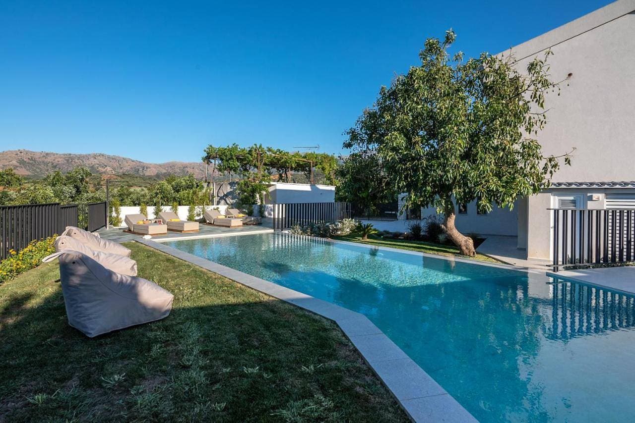 Foto 5 von 51: Villa with Private Pool