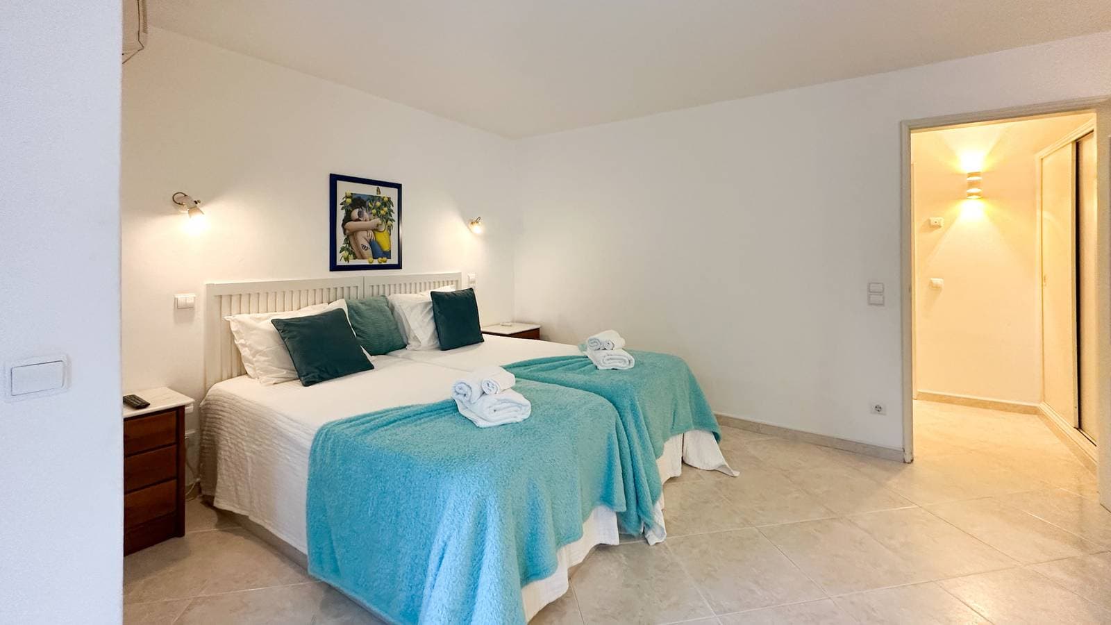 Foto 3 von 18: Sofeelings Quarto 2, Baixa de Albufeira