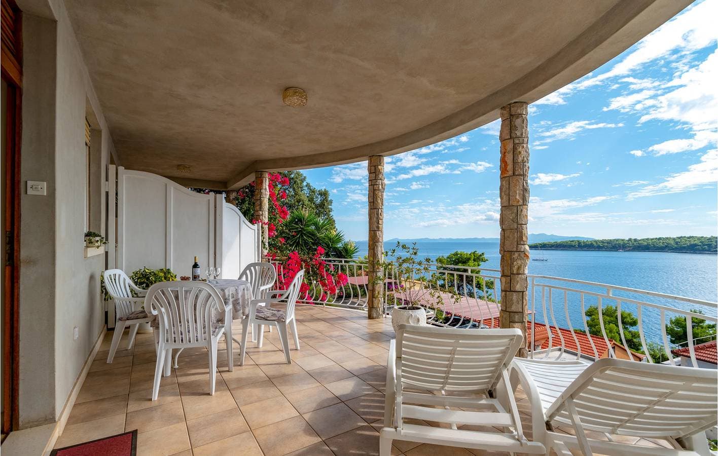 Foto 8 von 33: Gemütliche Ferienwohnung mit Terrasse, WLAN und 1,5 km zum Strand