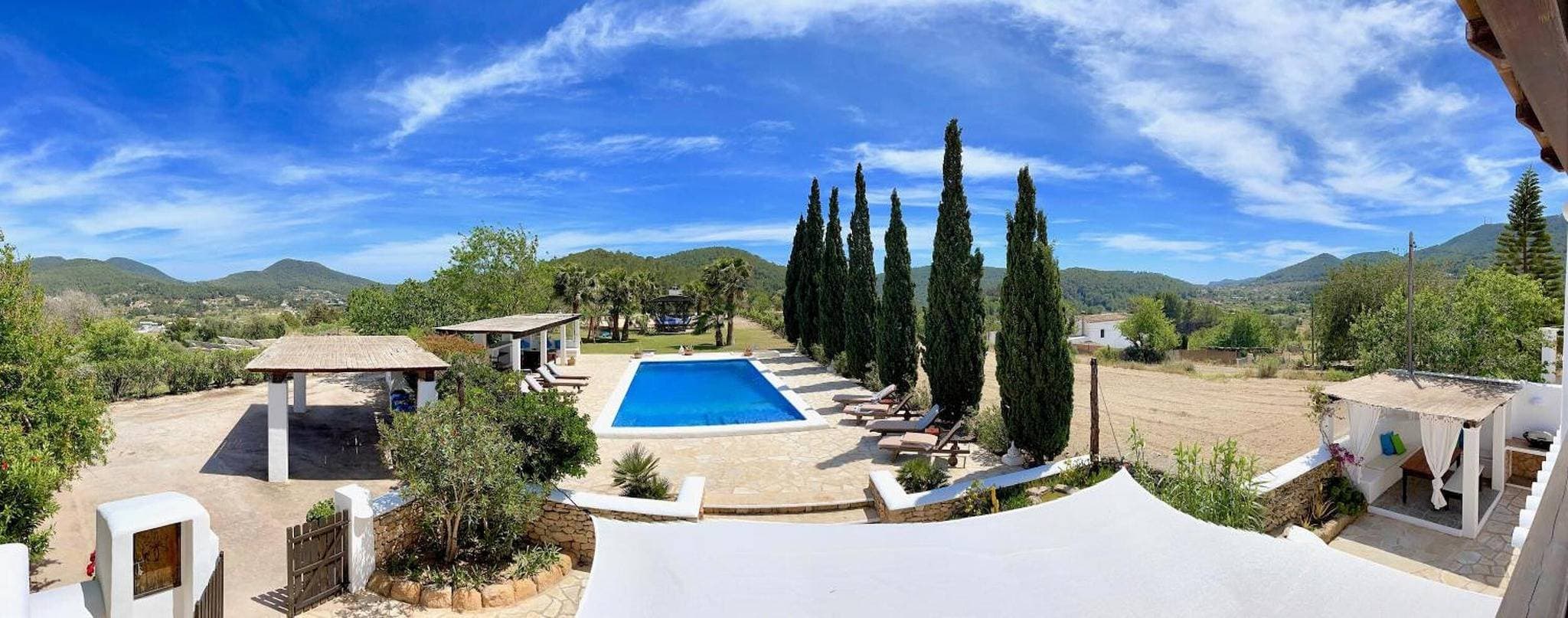 Foto 3 von 35: Villa „El Palau De Can Sergent“ mit Bergblick, WLAN und Klimaanlage
