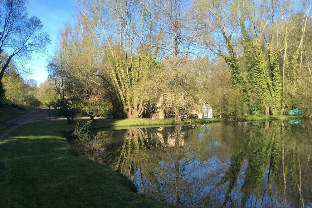 Foto 9 von 30: Cottage with shared swimming pool, hot tub, fishing, tennis, Uk TV and Wi-Fi