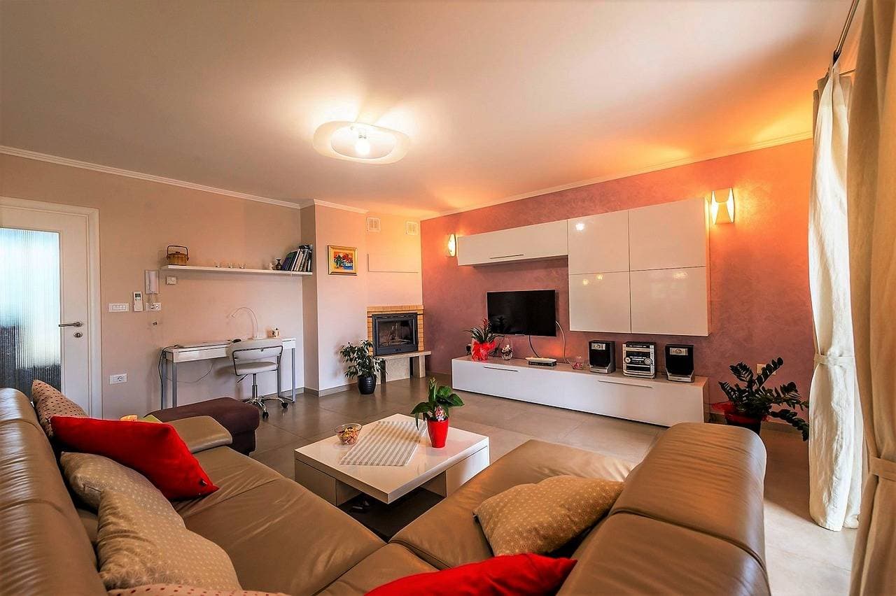 Foto 9 von 31: Ferienhaus Vesna mit Pool