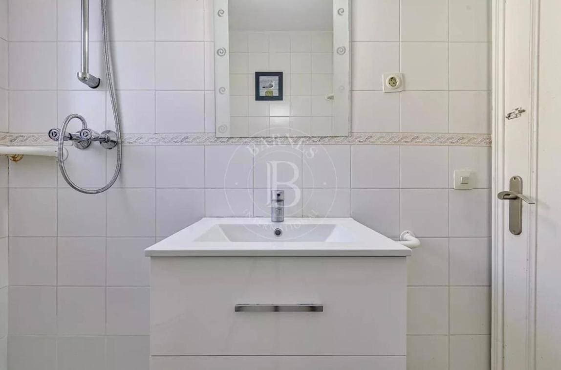 Foto 8 von 13: First line 4 bed Villa with Sea views
