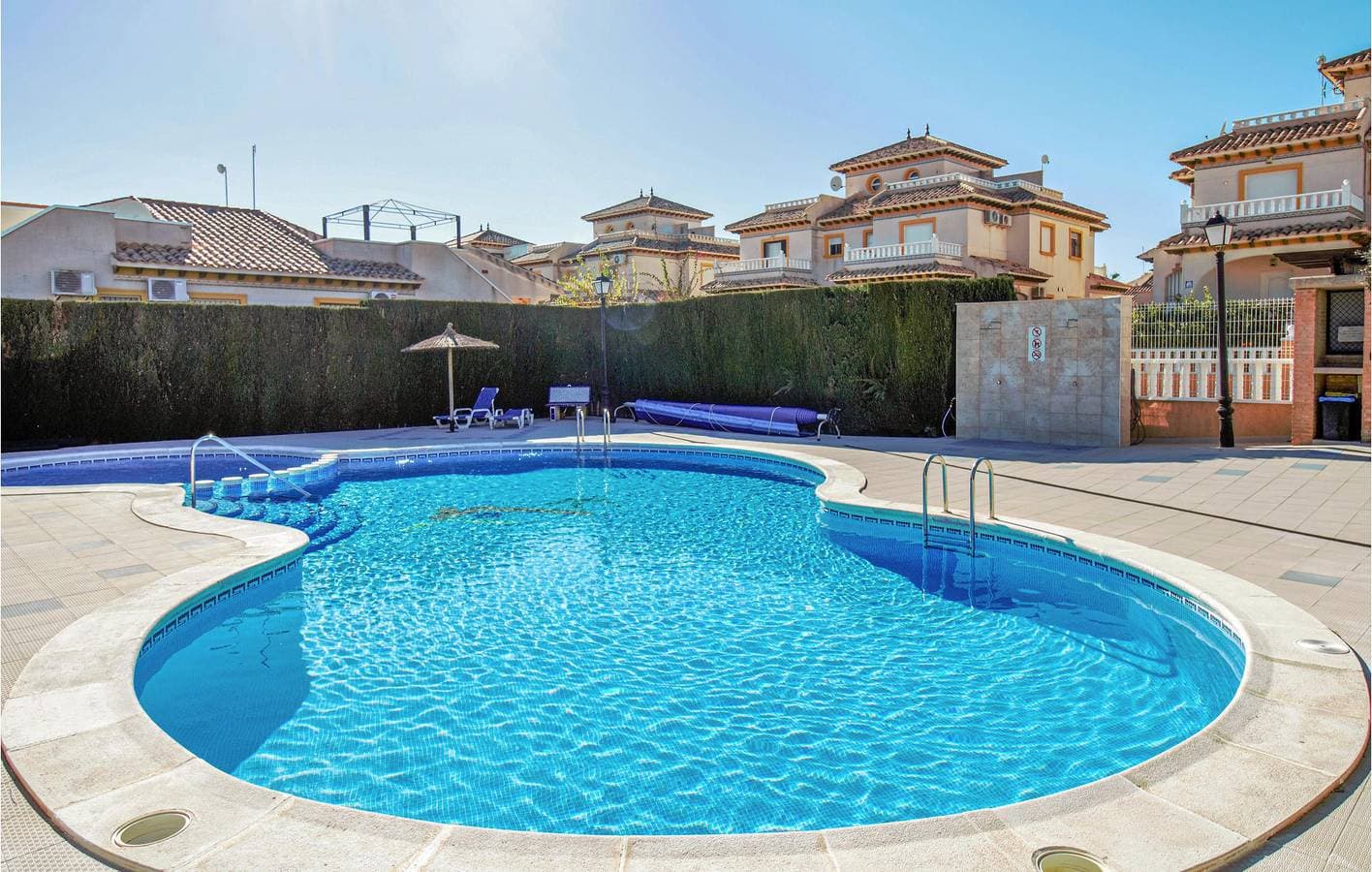 Foto 2 von 29: Klimatisiertes Apartment mit Parkplatz, Pool und Terrasse 1,5 km zum Strand