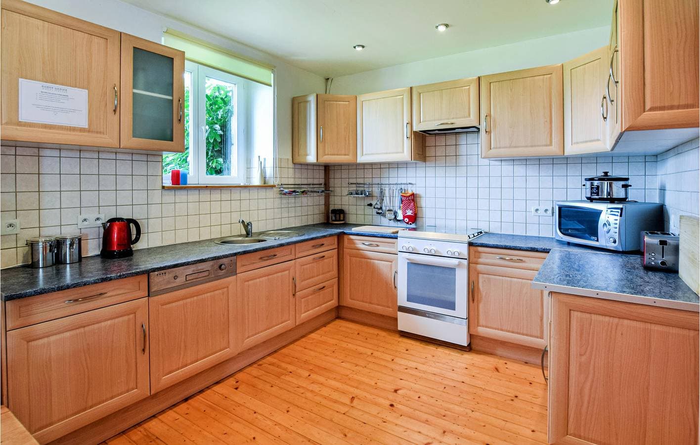 Foto 7 von 26: Gemütliche 100qm Wohnung: Parkplatz, TV, Wifi, Garten, 500m zum Strand